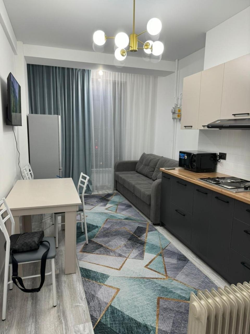 Evita Apartment Bisjkek Eksteriør billede